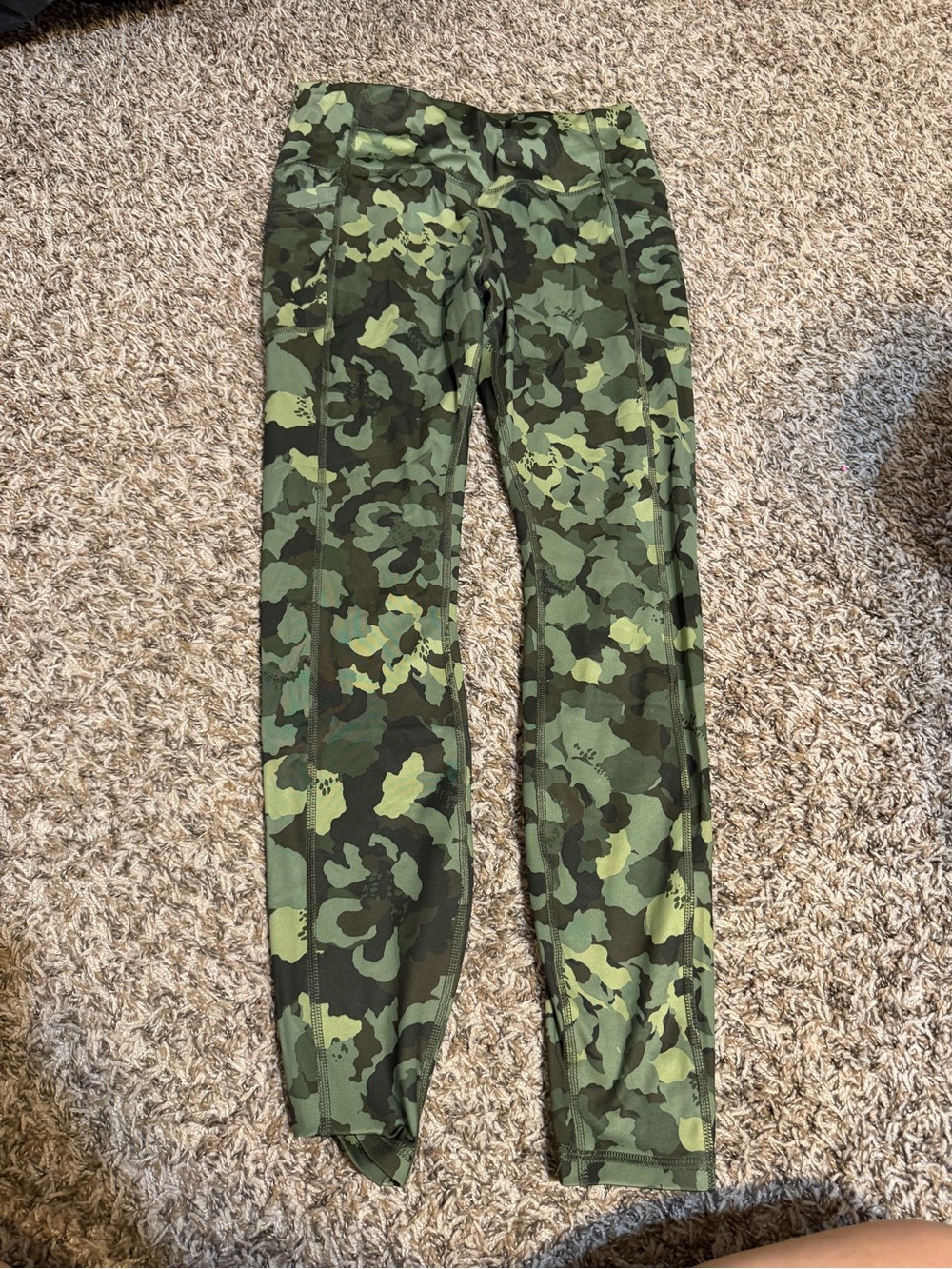 Women Avia camouflage leggings. Size medium